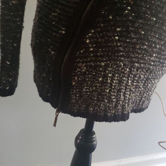 BCBGMaxazria Sweater!🖤🤎🤍   - Picture 3 of 9